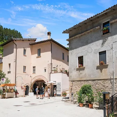 In With Pool & Sun Terrace * Sellano